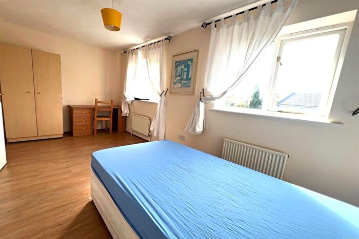 4 Bedroom House To Rent In Swansea Court, E16