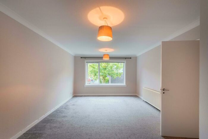 3 Bedroom Flat To Rent In Hillpark Wood Edinburgh United Kingdom, EH4