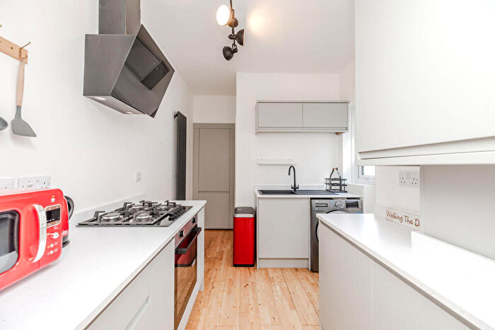 2 Bedroom Flat For Sale In Biddlestone Road, Heaton, Newcastle Upon Tyne, NE6