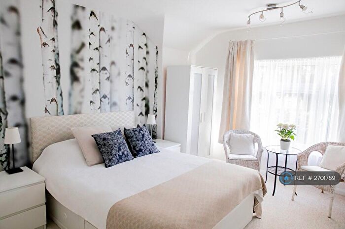 1 Bedroom Flat To Rent In Park Road, Swanscombe, DA10