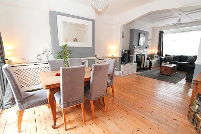 3 Bedroom Semi Detached House For Sale In Hackbridge Road, Wallington, SM6