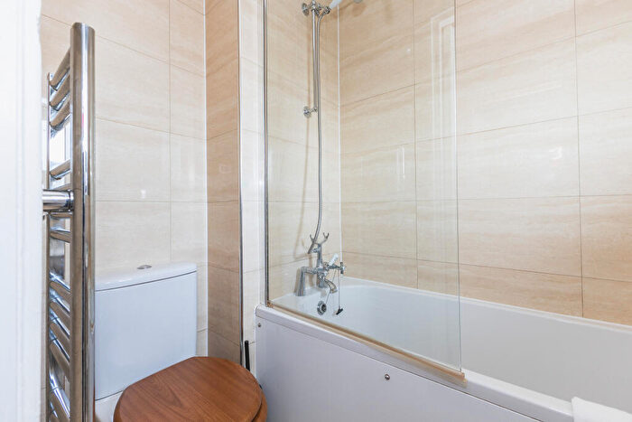 1 Bedroom Flat To Rent In Falstaff House, Arden Estate, London, N1