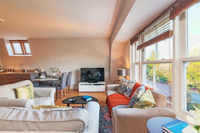 2 Bedroom Flat To Rent In Putney Hill, London, SW15