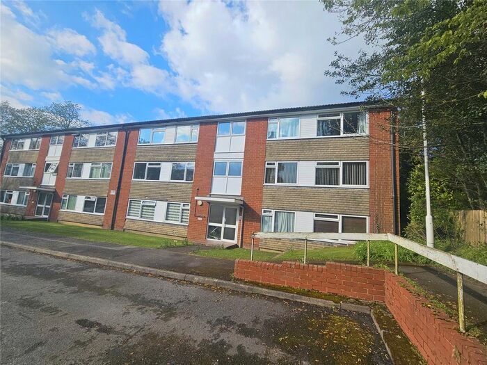 2 Bedroom Flat To Rent In London Road, East Grinstead, West Sussex, RH19