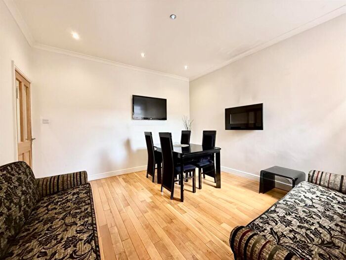 3 Bedroom Terraced House For Sale In Howard Street, Loughborough, LE11