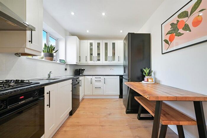 3 Bedroom House To Rent In Weldon Way, Merstham, RH1