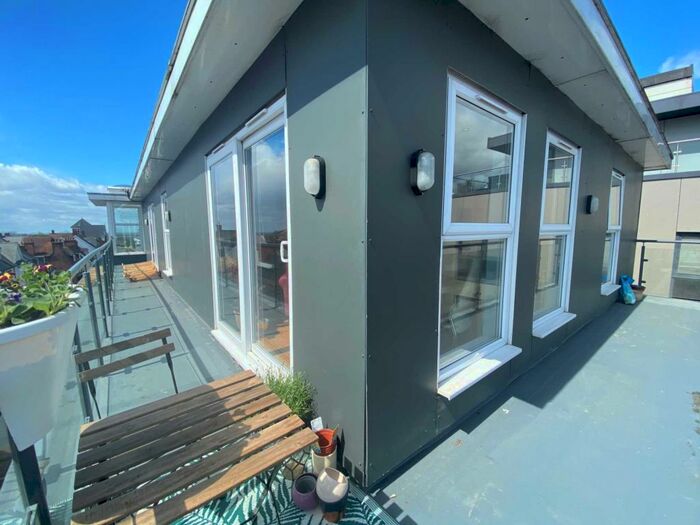 2 Bedroom Flat To Rent In Penthouse Apartment, High Street, Brentwood, CM14