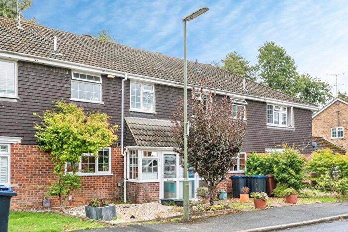 3 Bedroom Terraced House For Sale In Riverside Avenue, Lightwater, Surrey, GU18