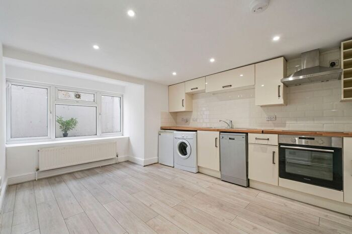 1 Bedroom Flat For Sale In Brownswood Road, London, N4