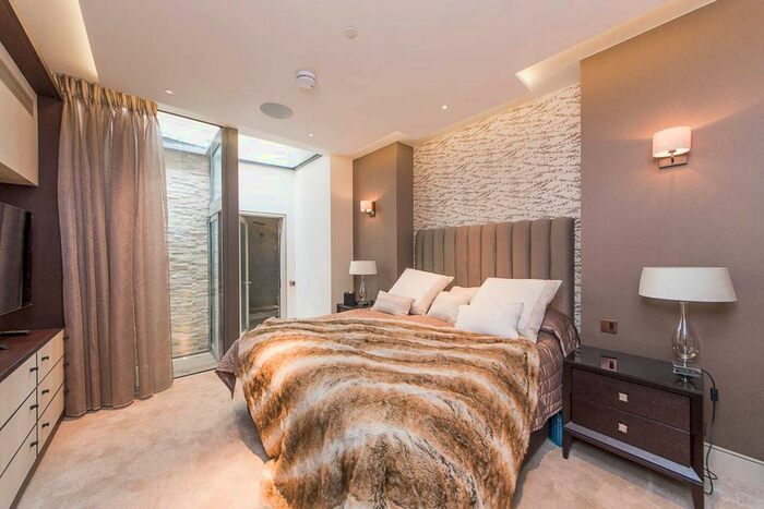 5 Bedroom Flat To Rent In Princes Gate, South Kensington, London, SW7