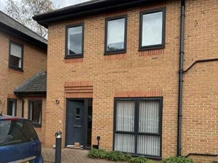 2 Bedroom Flat For Sale In Lakesmere Close, Kidlington, Oxfordshire, OX5
