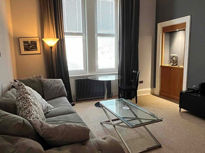 3 Bedroom Flat To Rent In Panmure Place, Tollcross, Edinburgh, EH3