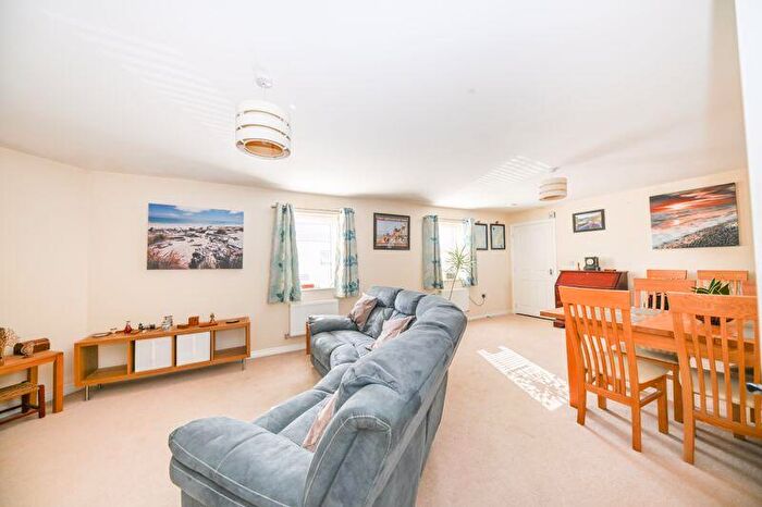 2 Bedroom Flat For Sale In Foxtail Road, Waterlooville, PO7