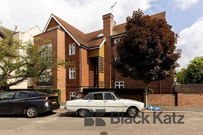 2 Bedroom Flat To Rent In Heathfield Park, Willesden Green, NW2