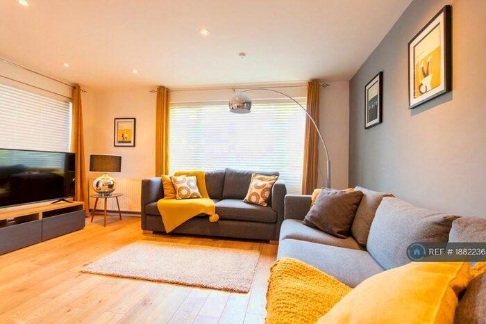 3 Bedroom Semi-Detached House To Rent In Enbrook Road, Folkestone, CT20