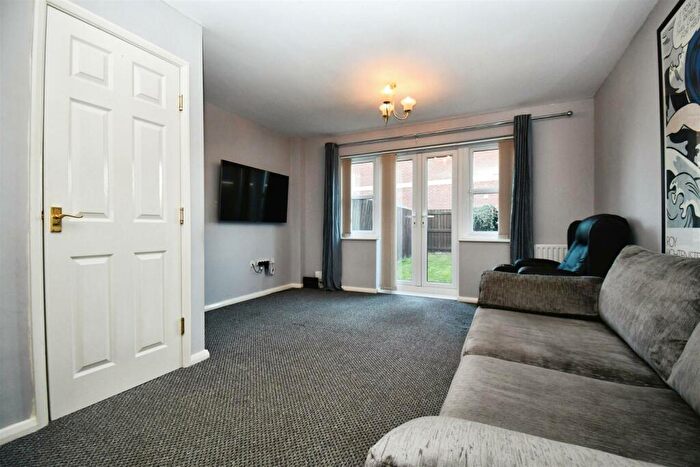 3 Bedroom Town House For Sale In Heatherwood Court, Bransholme, Hull, HU7