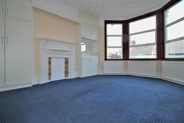 4 Bedroom Flat To Rent In Cholmondeley Avenue, Kensal Rise, London, NW10