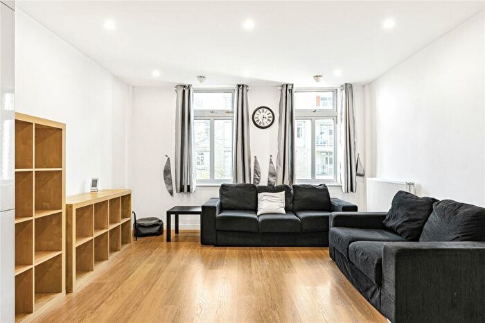2 Bedroom Apartment To Rent In Coral Apartments, Salton Square, London, E14