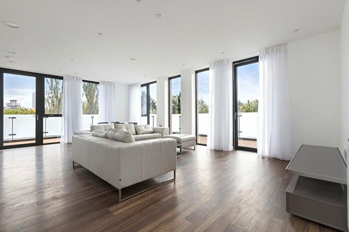 3 Bedroom Apartment To Rent In Sitka House, Quebec Way No., Canada Water, London, SE16