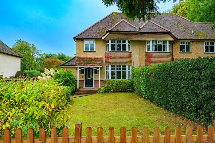 3 Bedroom Property For Sale In Bushfield Road, Bovingdon, Hemel Hempstead, HP3