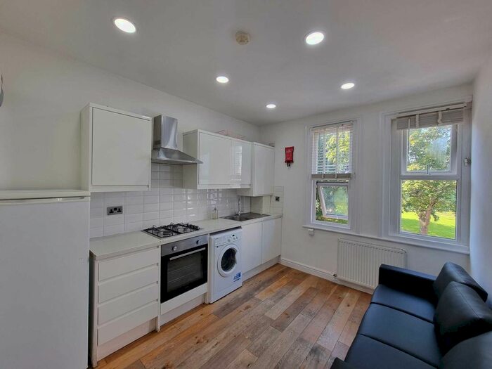 2 Bedroom Flat To Rent In West Green Road, London, N15