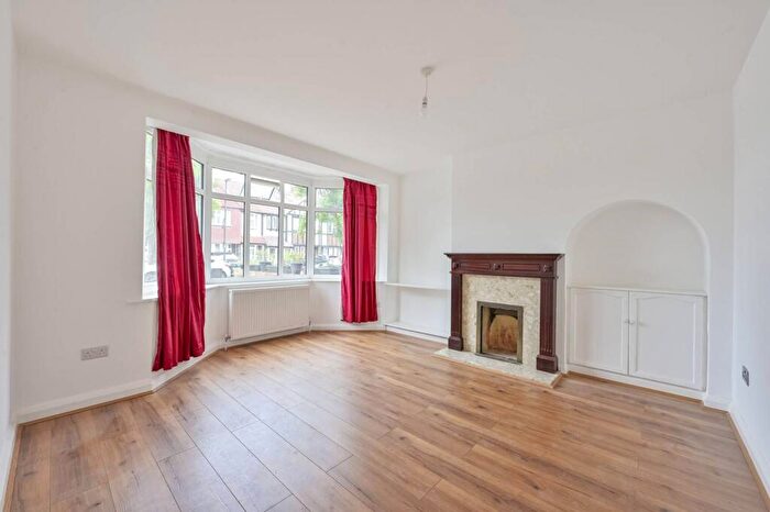 4 Bedroom Semi-Detached House To Rent In Leamington Avenue, Wimbledon, Morden, SM4