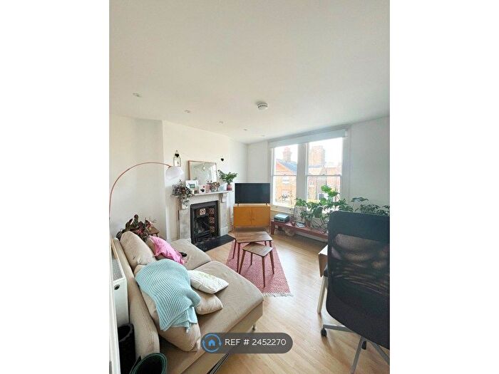 2 Bedroom Flat To Rent In Sulgrave Road, London, W6