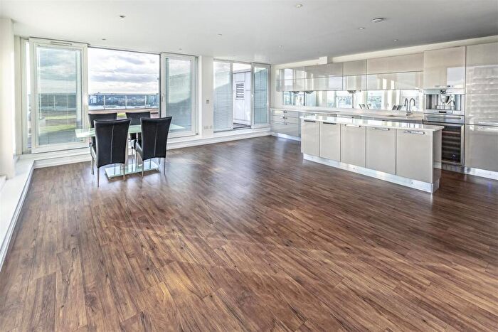 3 Bedroom Apartment For Sale In The Oxygen, Royal Victoria Dock, E16