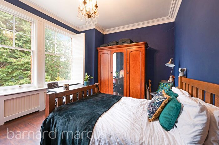 1 Bedroom Flat To Rent In Parklands, Berrylands, Surbiton, KT5