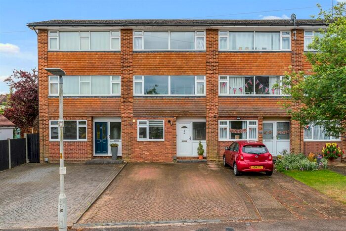 3 Bedroom Property To Rent In Chandlers Way, Hertford, SG14