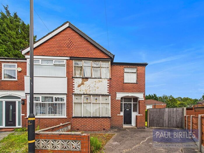 3 Bedroom Semi-Detached House For Sale In Hope Avenue, Stretford, Manchester, M32