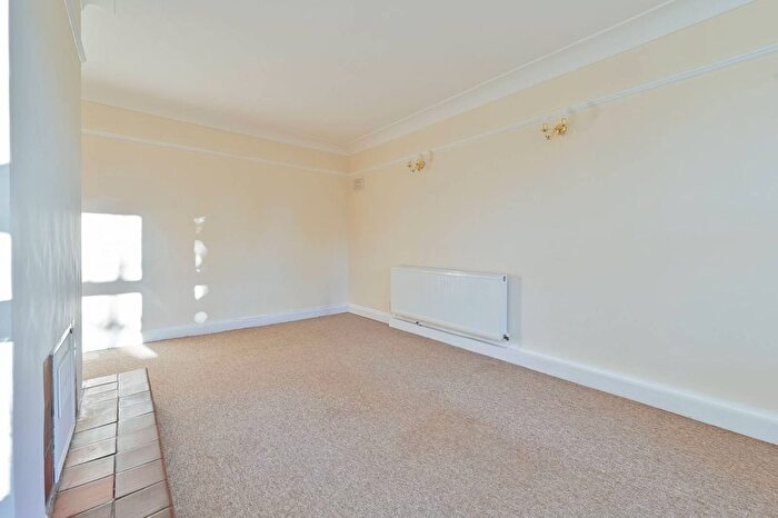 2 Bedroom Flat To Rent In The Rutts, Bushey, Bushey Heath, WD23