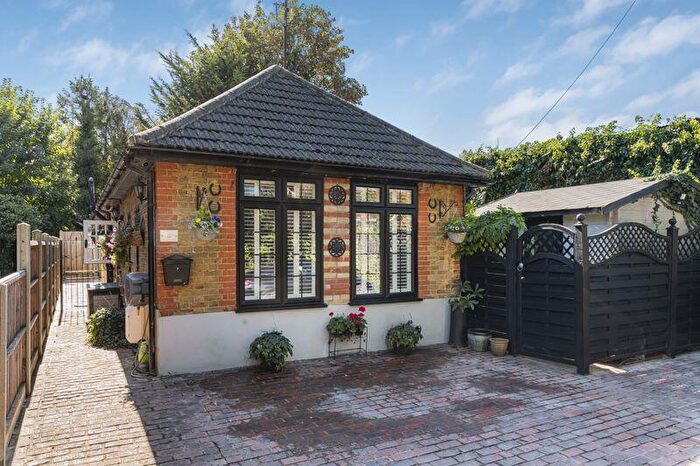 3 Bedroom Bungalow For Sale In Parsonage Lane, Sidcup, DA14