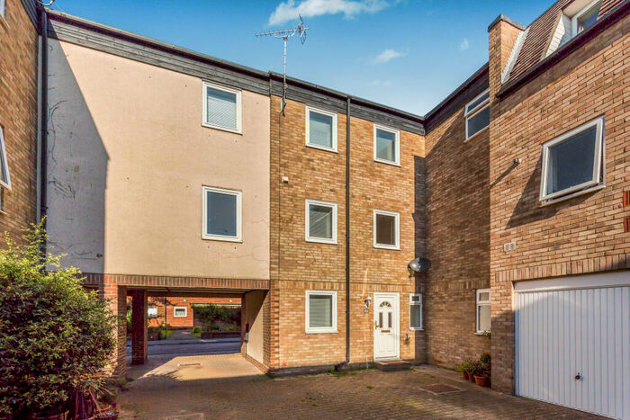 3 Bedroom House To Rent In Little Southsea Street, Southsea *Students /*, PO5