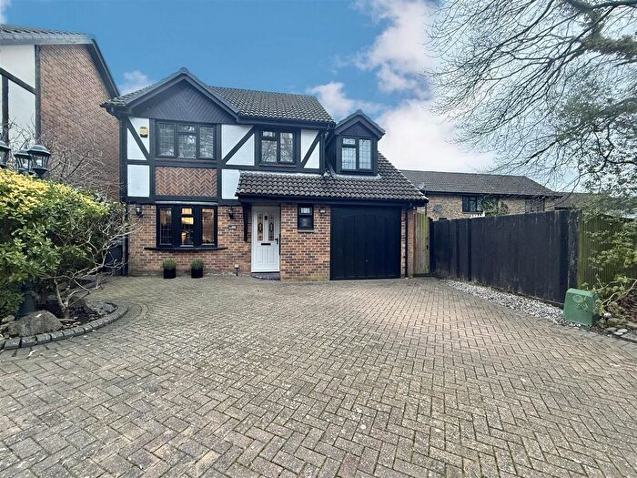 4 Bedroom Detached House For Sale In Old Monteagle Lane, Yateley, Hampshire, GU46
