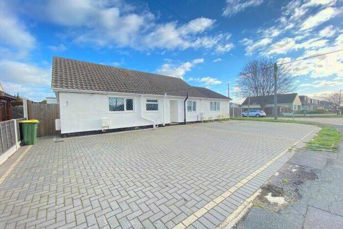 2 Bedroom Bungalow To Rent In Harewood Avenue, Rochford, SS4