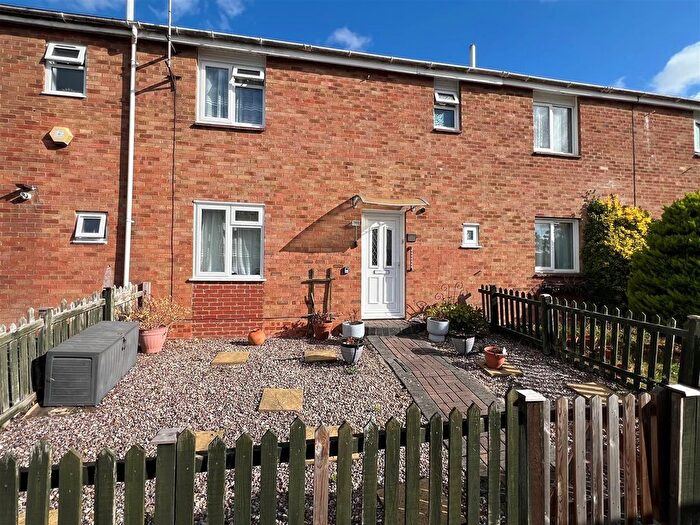 3 Bedroom Terraced House For Sale In Landseer Close, Basingstoke, RG21