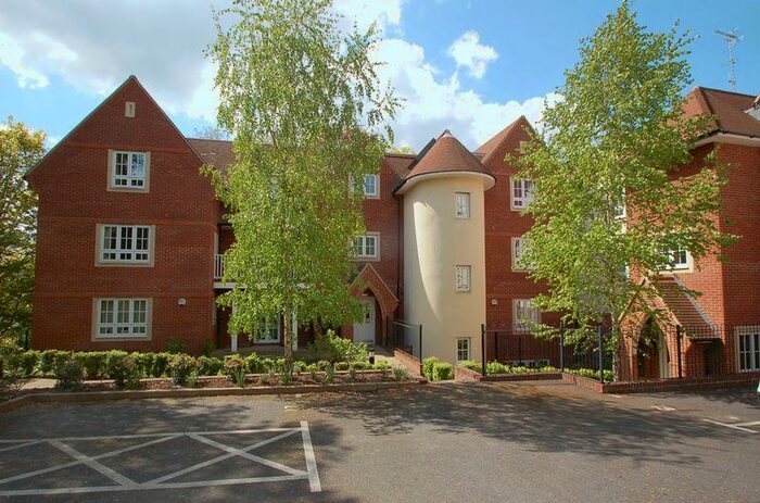 2 Bedroom Flat To Rent In Rectory Avenue, High Wycombe, HP13