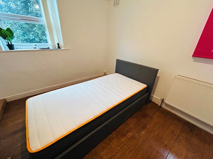 1 Bedroom House To Rent In ***Room Let*** Maiden Lane, L13