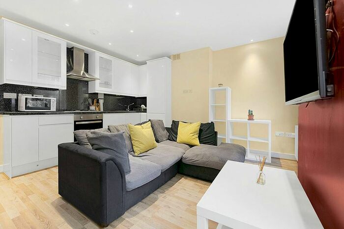 3 Bedroom Flat To Rent In Fulham Court, Fulham, London, SW6