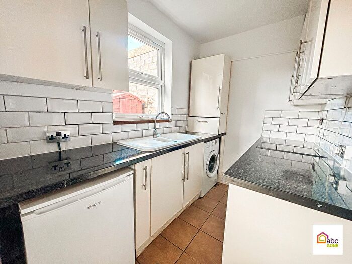 2 Bedroom Flat To Rent In Whitney Avenue, Redbridge, Essex, IG4