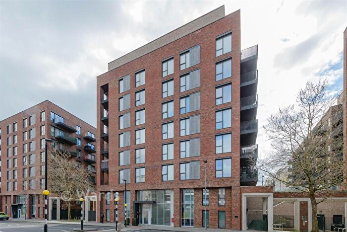 3 Bedroom Flat For Sale In Regal Walk, Bexleyheath, Kent, DA6