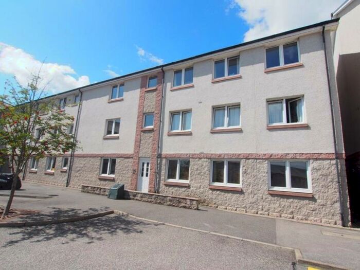 3 Bedroom Flat To Rent In Grandholm Crescent, Ground Floor, AB22