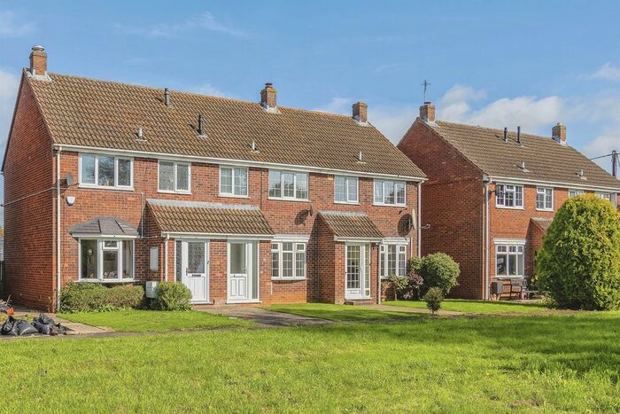 3 Bedroom Terraced House For Sale In Berryfield Close, Melksham, SN12