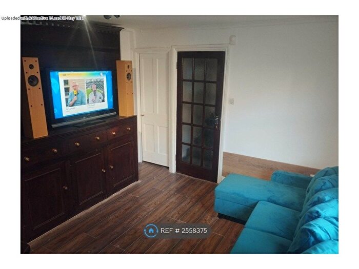 2 Bedroom Flat To Rent In Cornford Grove, London, SW12