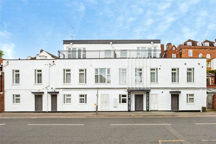 2 Bedroom Flat For Sale In Millbrook, Guildford, Surrey, GU1