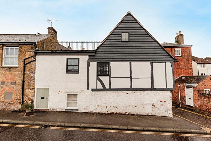 2 Bedroom Flat For Sale In West Street, Faversham, ME13