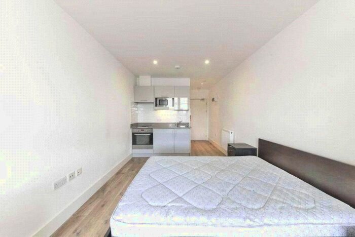 Studio To Rent In Kilburn High Road, Kilburn, London, NW6