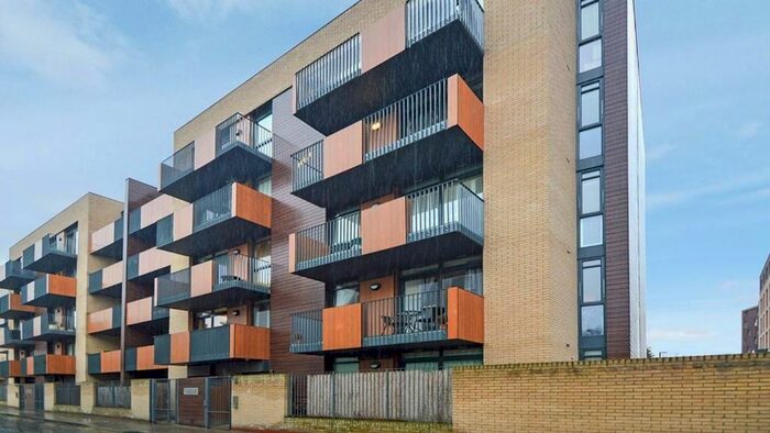 2 Bedroom Flat To Rent In Leeward Court, London, SE8
