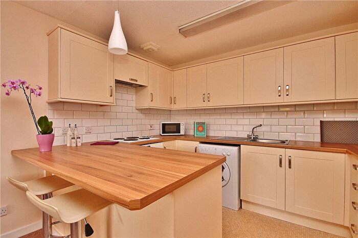 1 Bedroom Flat To Rent In Romana Court, Sidney Road, Staines, Middlesex, TW18